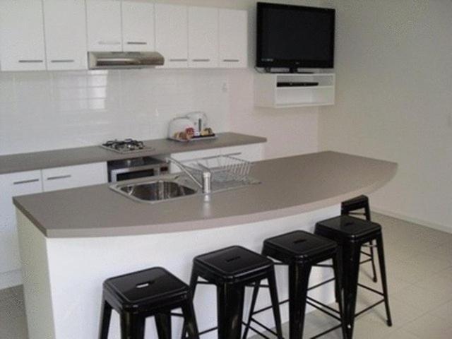 Lorikeet Holiday Park Arrawarra Room photo